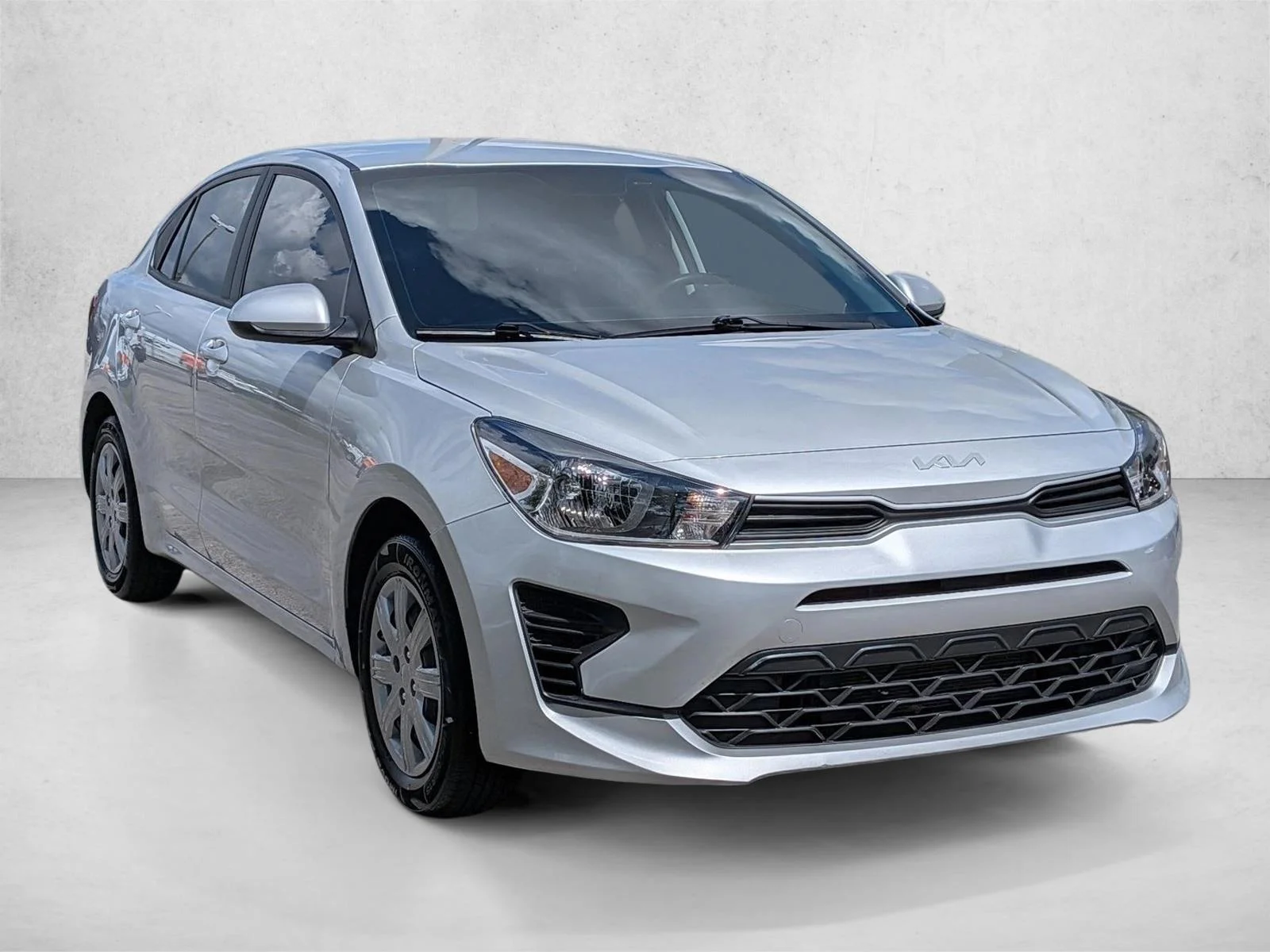 Used 2023 Silky Silver Kia LX image 3