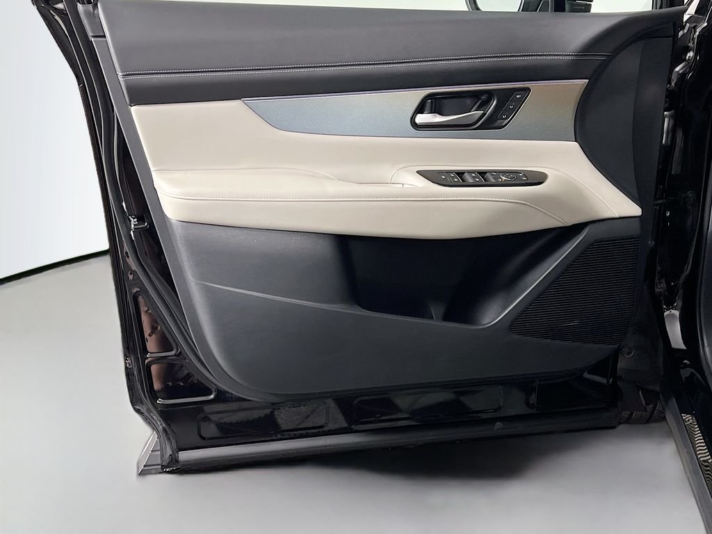 Used 2025 Super Black Nissan SL image 18