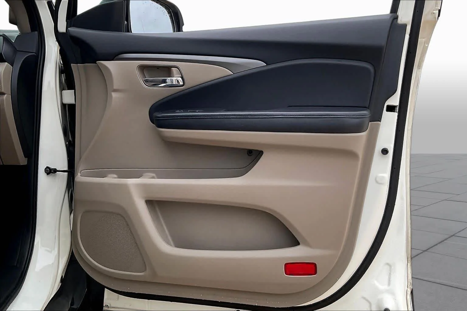 Used 2016 White Diamond Pearl Honda EX-L image 22