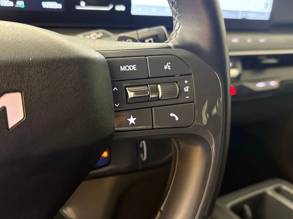 Used 2024 Ivory Kia Light image 21