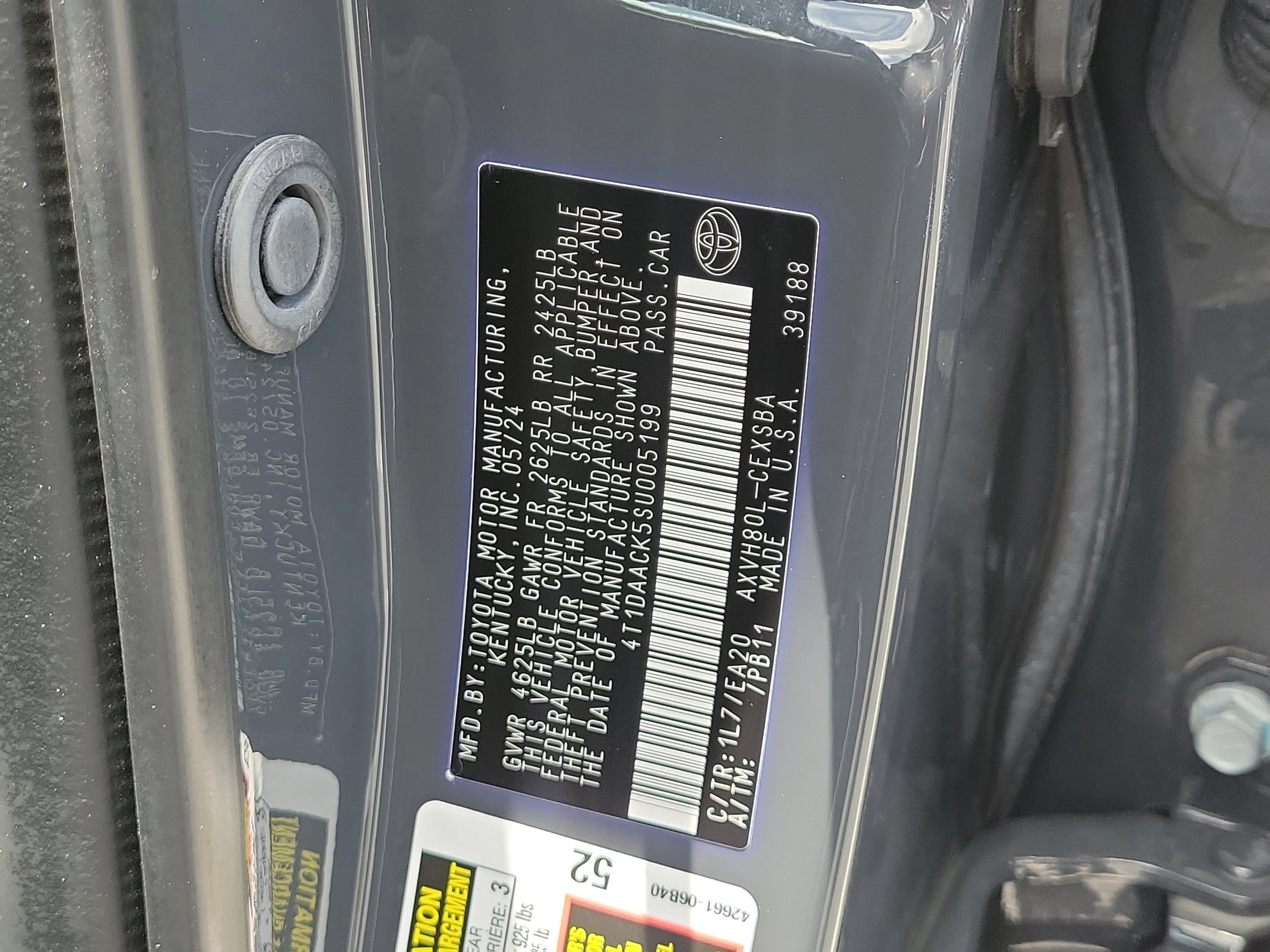 Used 2025 Underground Toyota LE image 31