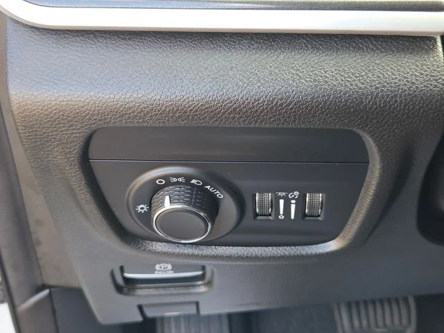 Used 2023 White Jeep Laredo image 26