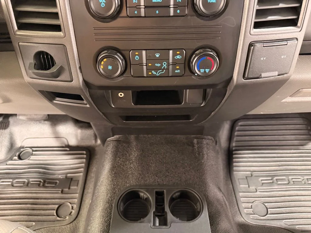 Used 2018 White Ford XL image 17
