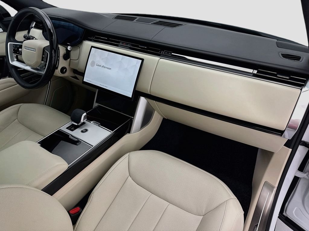 Certified Used 2025 Fuji White Land Rover SE image 16