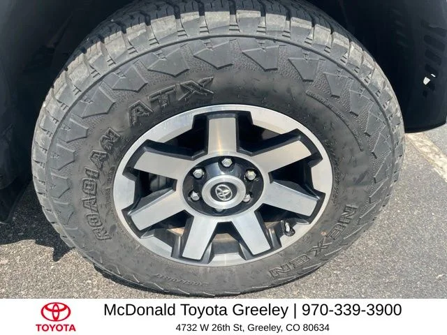 Used 2016 White Toyota SR5 image 11