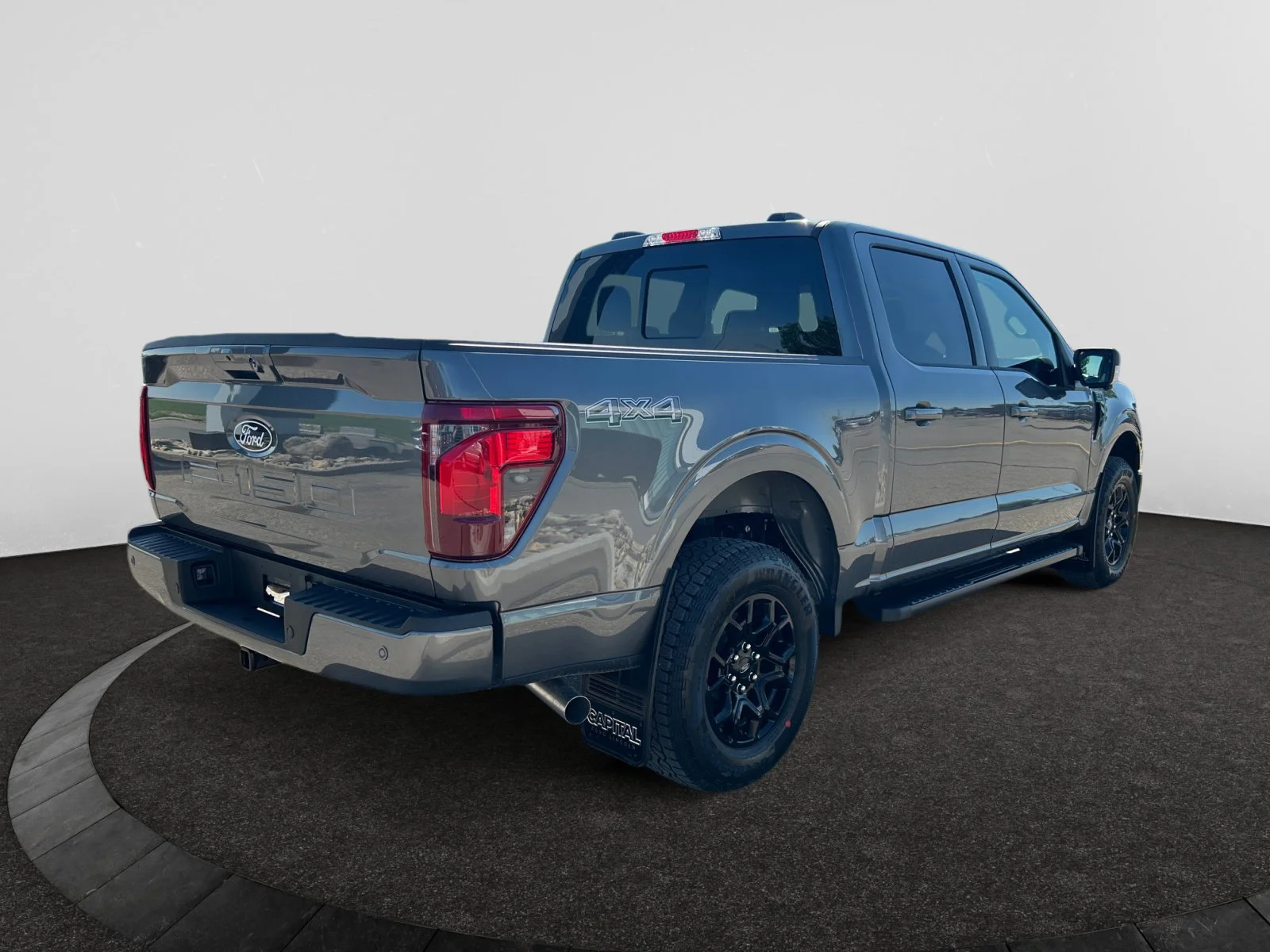 New 2026 Carbonized Grey Metallic Ford XLT image 5
