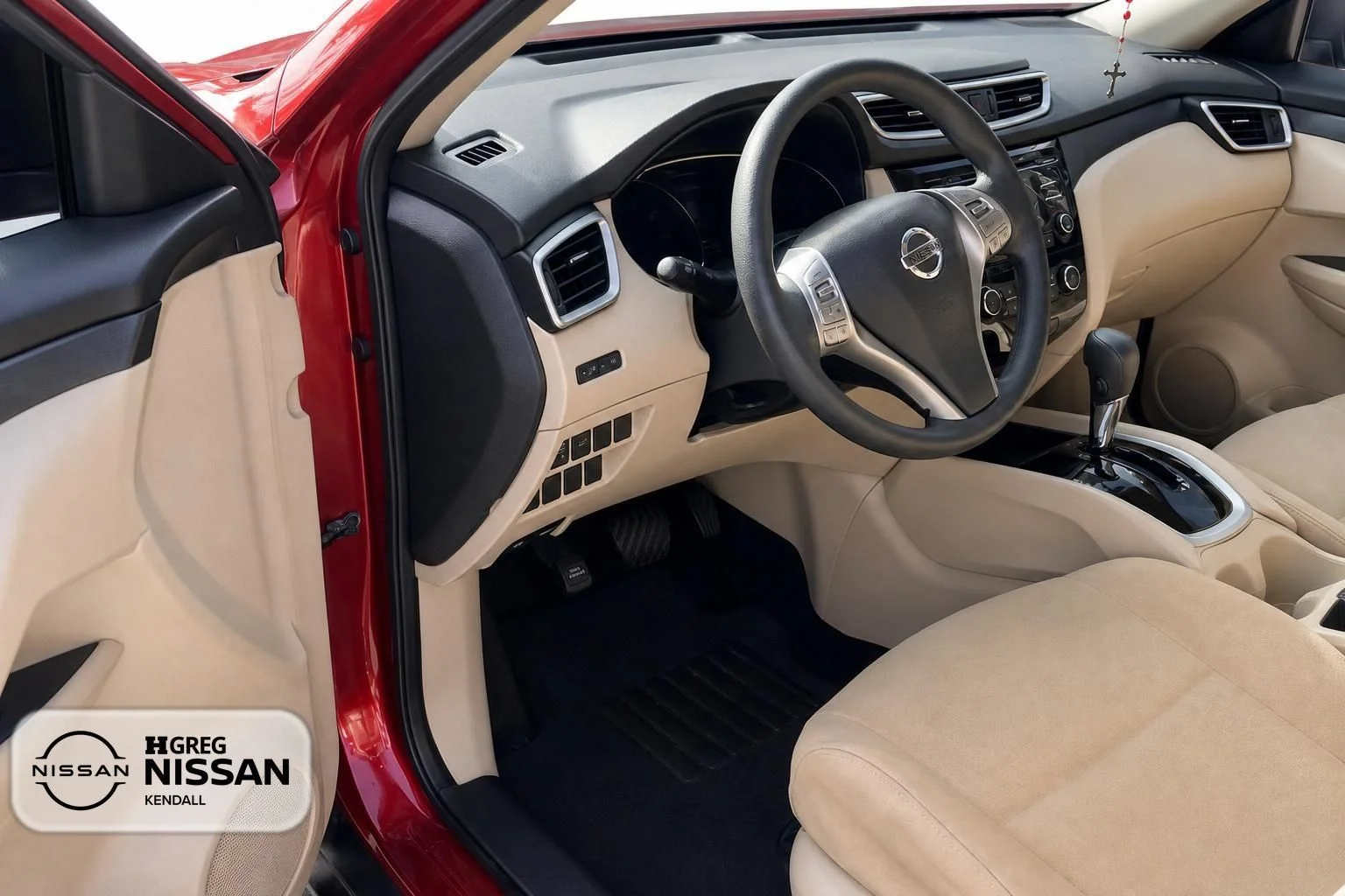 Used 2016 Red Nissan S image 7