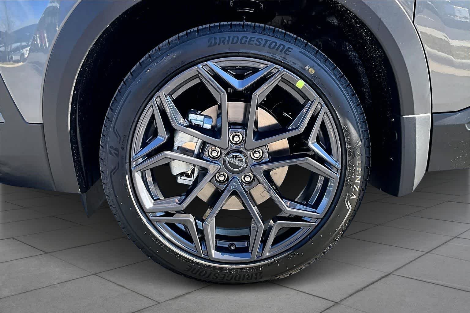 New 2026 Gun Metallic / Scarlet Ember Tintcoat Two-tone Nissan SR image 11