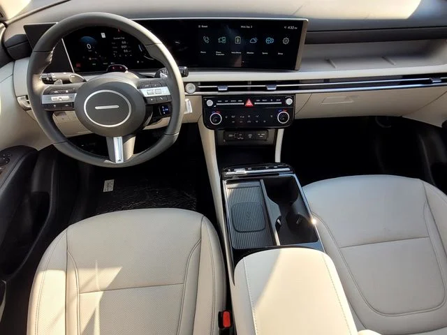 Used 2025 Gray Hyundai SEL Convenience image 21