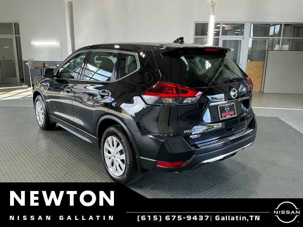 Used 2018 Magnetic Black Nissan S image 18