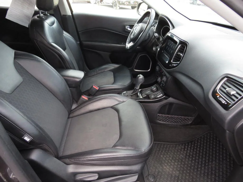 Used 2019 Granite Crystal Metallic Clear Jeep Altitude image 17