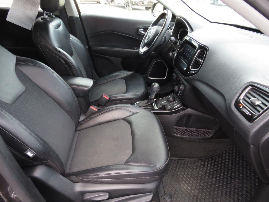 Used 2019 Granite Crystal Metallic Clear Jeep Altitude image 17