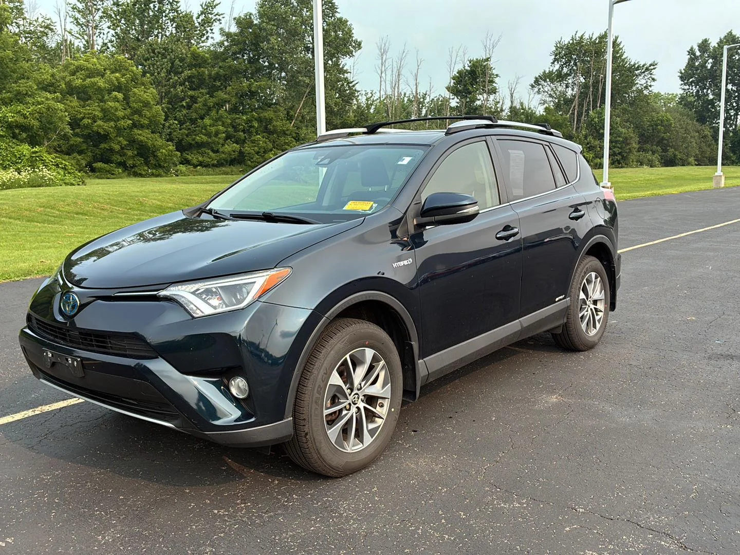 Used 2017 Galactic Aqua Mica Toyota XLE image 12