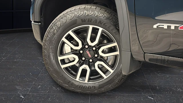 Used 2020 Onyx Black GMC AT4 image 39