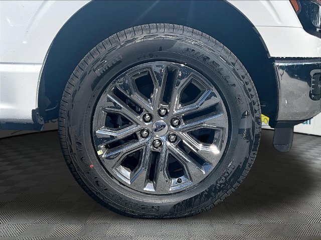 New 2026 Oxford White Ford XLT image 26