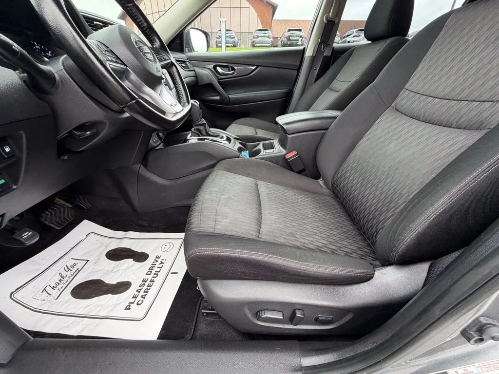 Used 2020 Gray Nissan SV image 11
