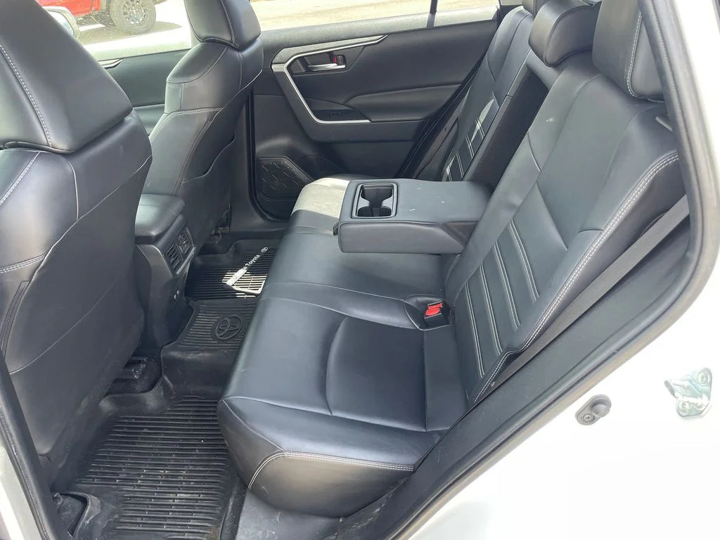 Used 2019 Super White Toyota XLE Premium image 10