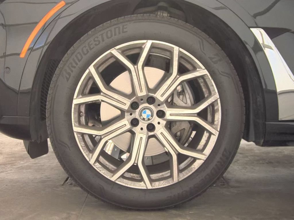 Used 2026 Black Sapphire Metallic BMW xDrive40i image 9