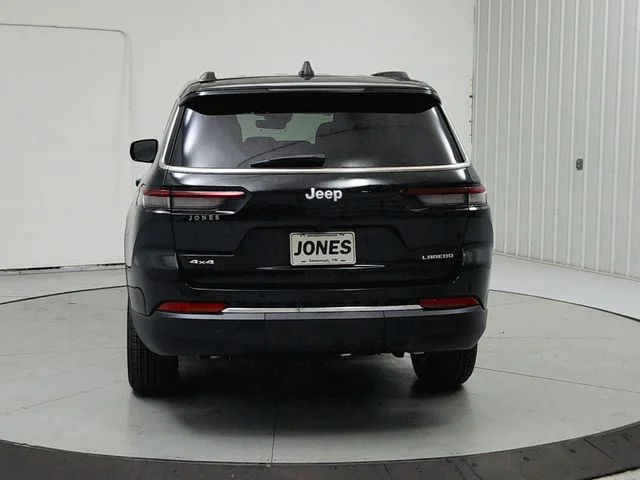 New 2026 Diamond Black Crystal Pearl-Coat Exterior Paint Jeep Laredo image 6
