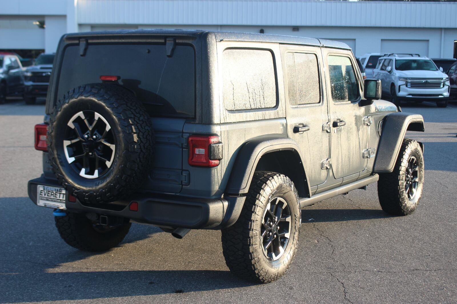 Used 2024 Grey Jeep Rubicon image 7