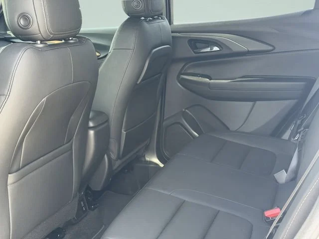 Used 2023 SUMMIT WHITE Chevrolet ACTIV image 25
