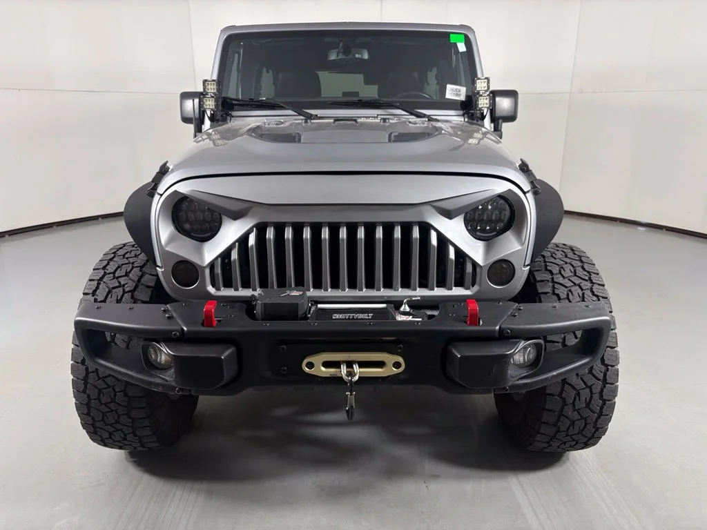 Used 2016 Silver Jeep Unlimited Rubicon image 3