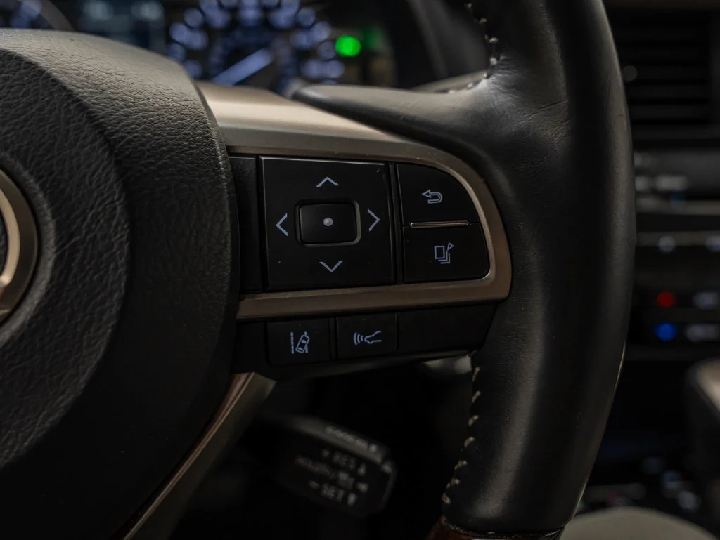 Used 2019 Eminent White Pearl Lexus 350L image 30