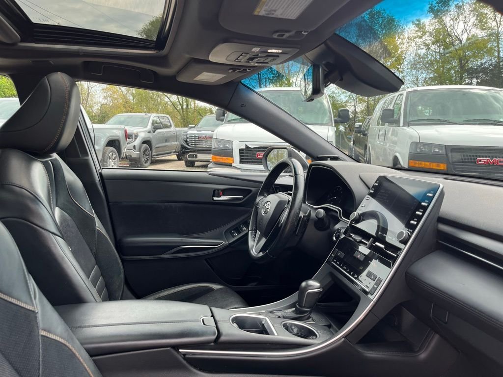Used 2019 Pearl Toyota XSE image 32