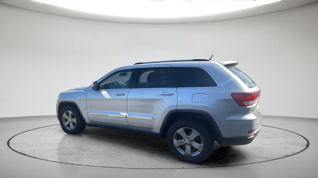 Used 2011 Silver Jeep Laredo image 9