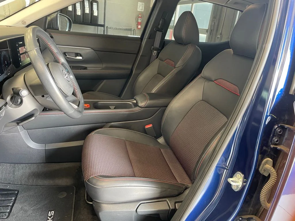 Certified Used 2025 Blue Nissan SR image 10