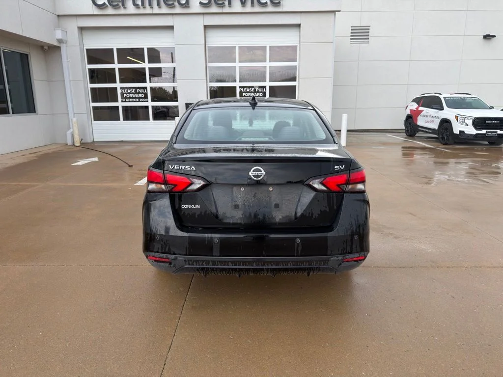 Used 2021 Black Nissan 1.6 SV image 5