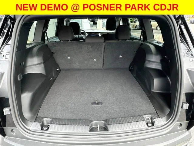 New 2026 Diamond Black Crystal Pearlcoat Jeep Laredo image 26