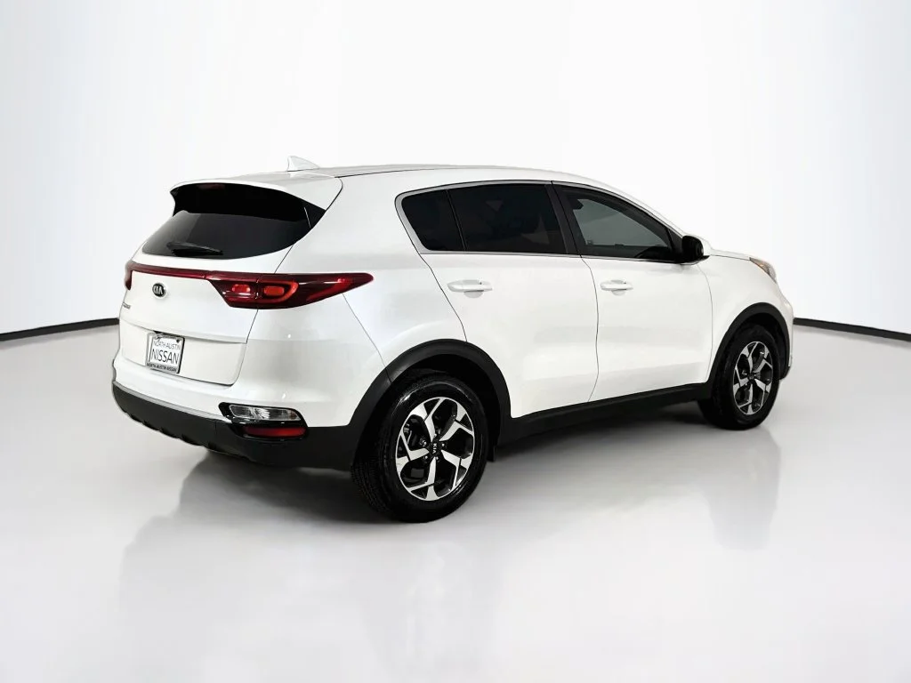 Used 2022 White Kia LX image 7