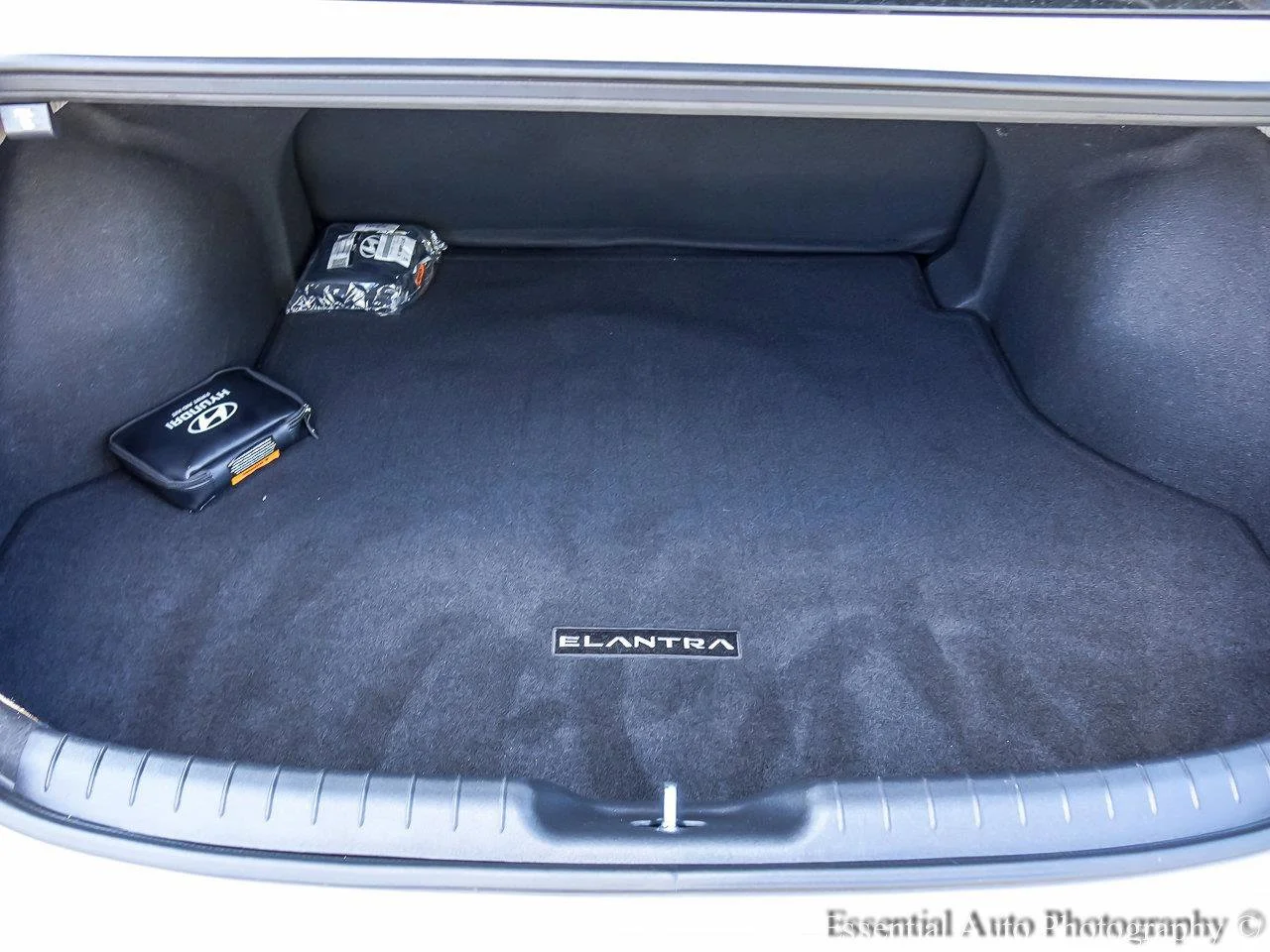 Used 2025 Fluid Metal Hyundai SE image 18