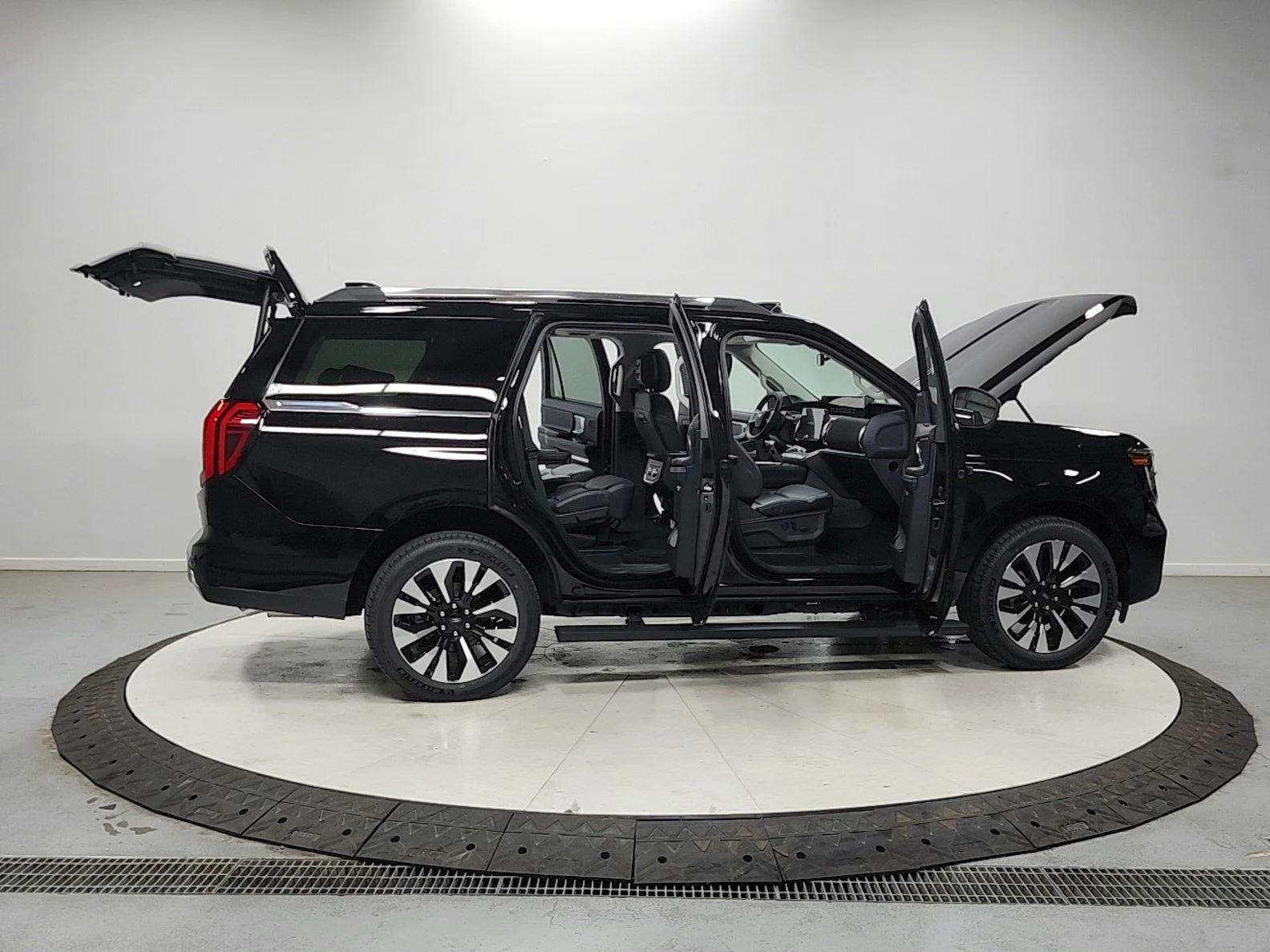 New 2026 Black Ford Platinum image 16