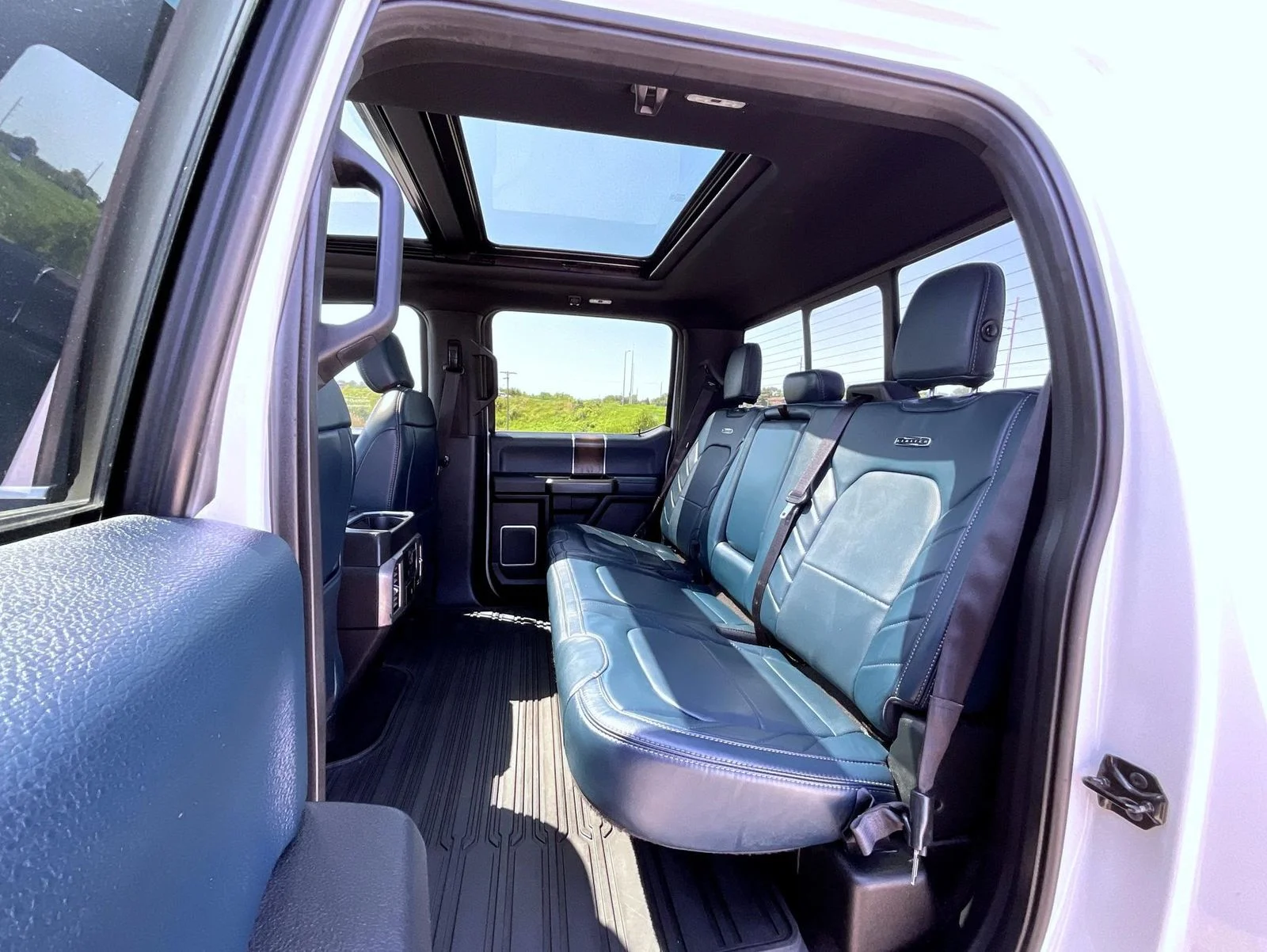 Used 2018 White Ford Limited image 19
