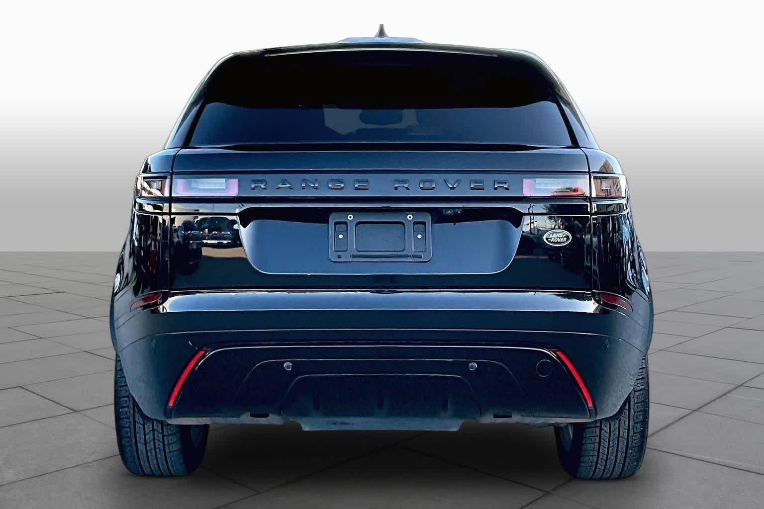 Used 2020 Narvik Black Land Rover R-Dynamic S image 4