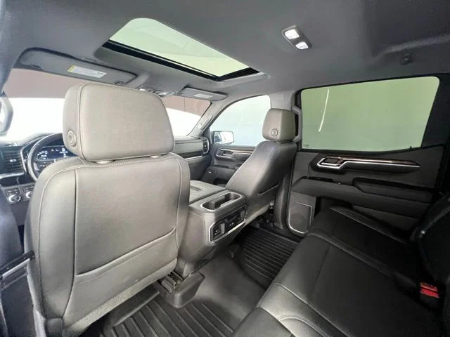 Used 2022 Blue Metallic GMC Elevation image 14