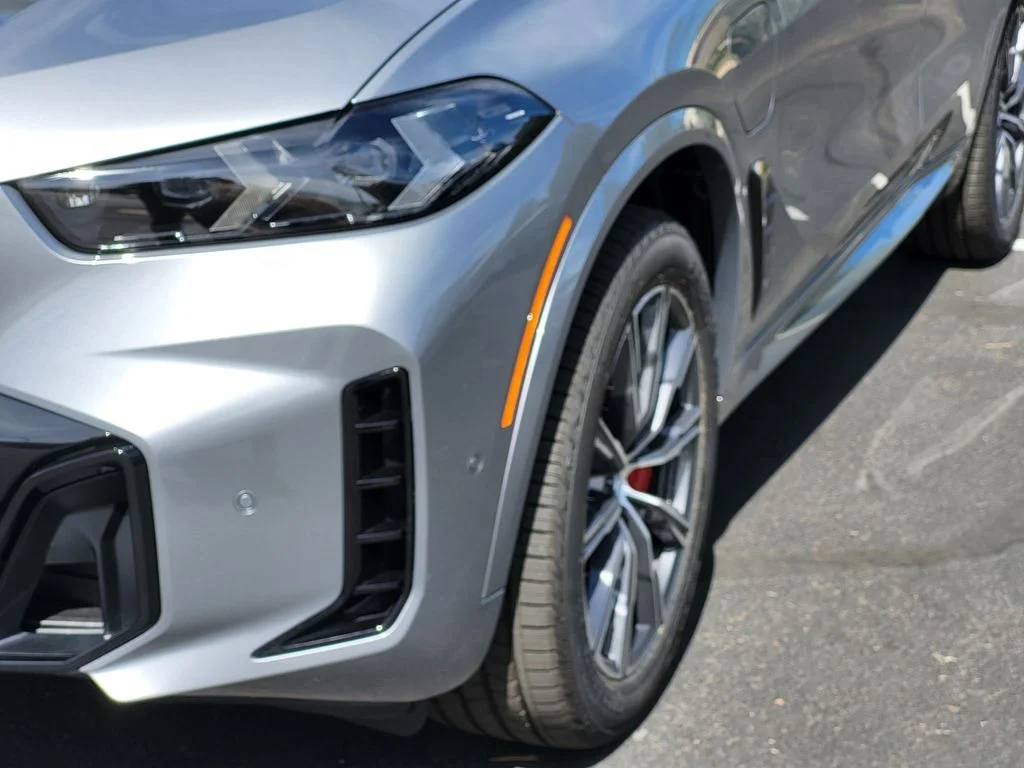New 2026 Skyscraper Grey Metallic BMW xDrive50e image 4