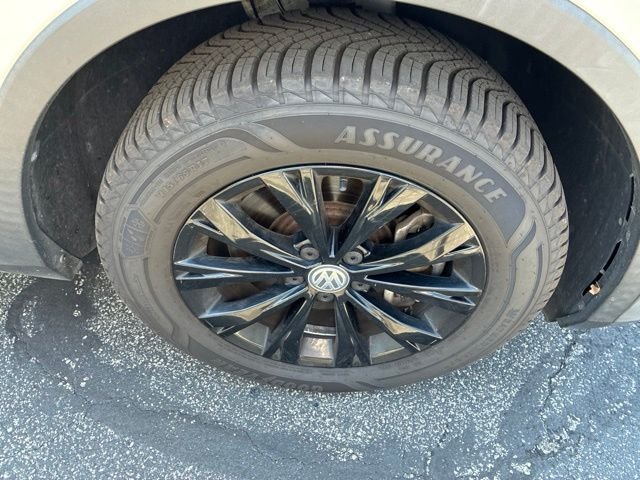 Used 2019 White Volkswagen 2.0T SE image 6