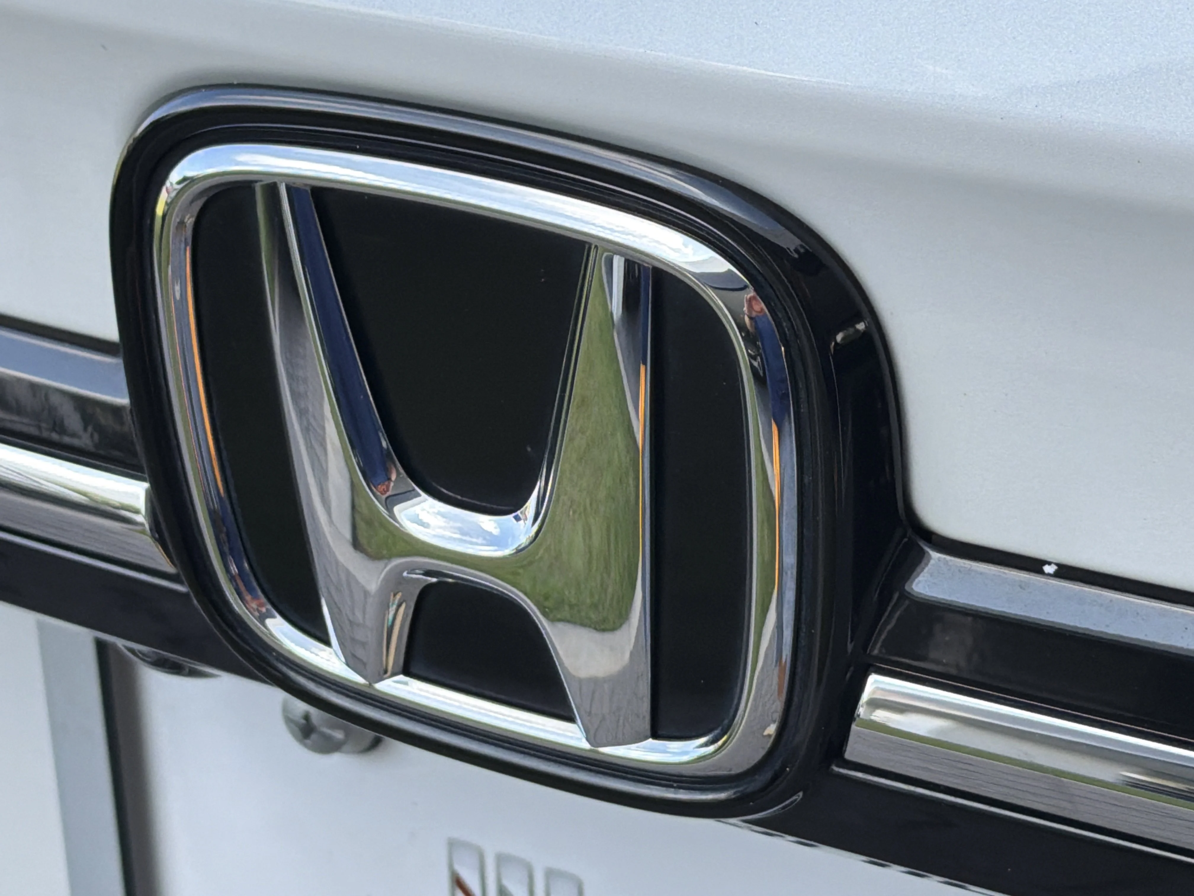 Used 2022 Platinum White Honda Elite image 12