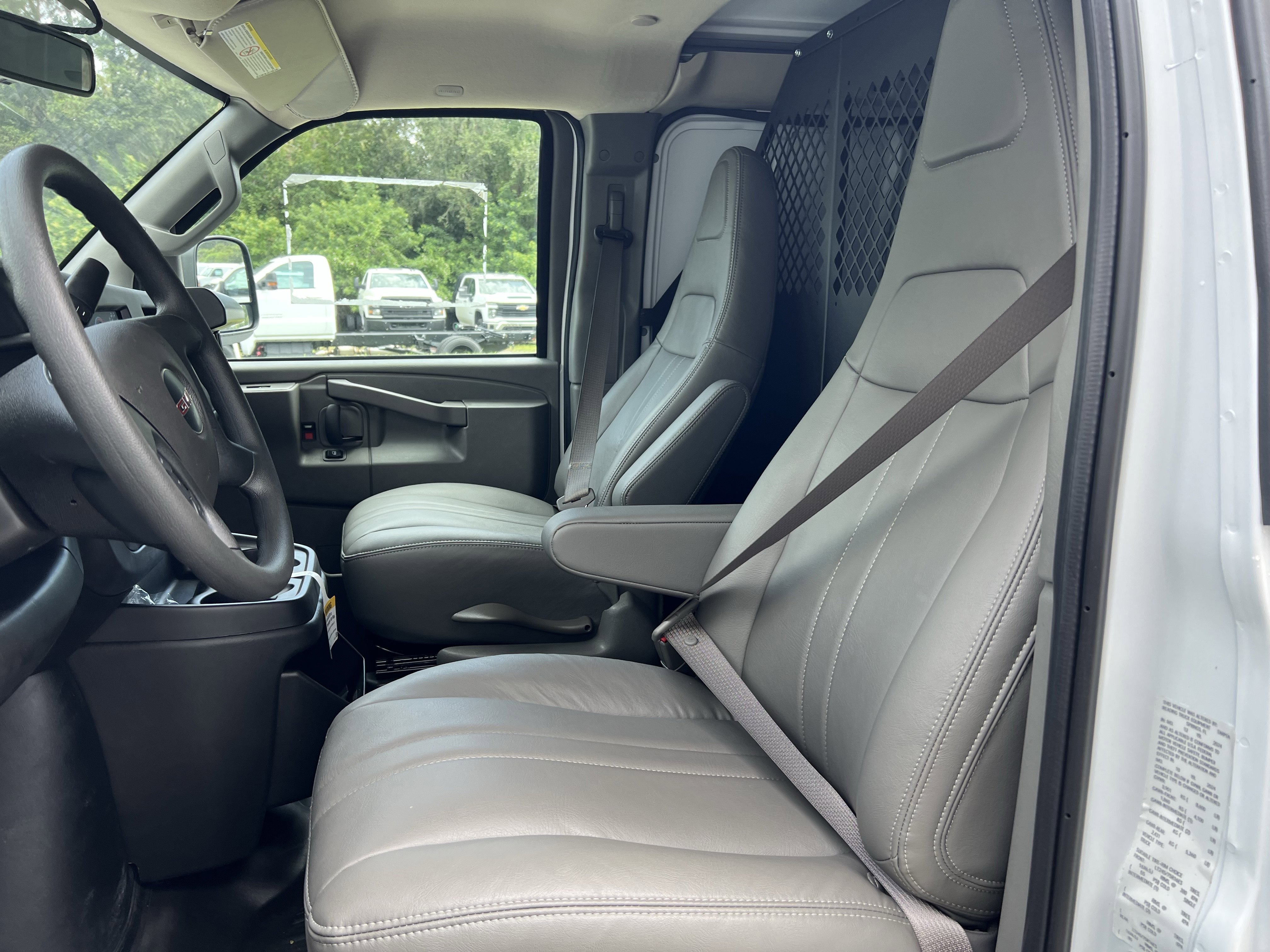 New 2025 Summit White GMC Work Van image 14