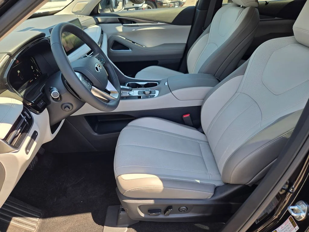 Used 2026 Mineral INFINITI LUXE image 16