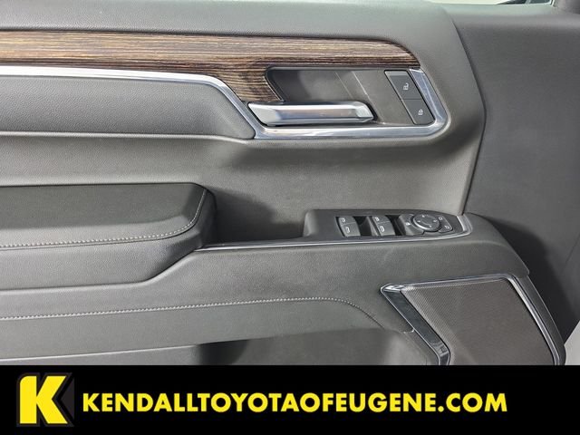 Used 2024 White GMC Elevation image 12