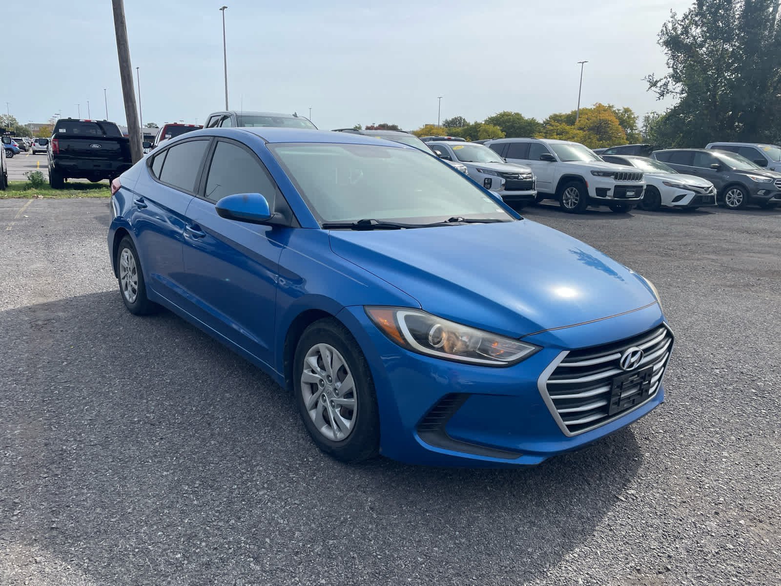 Used 2018 Electric Blue Metallic Hyundai SE image 2
