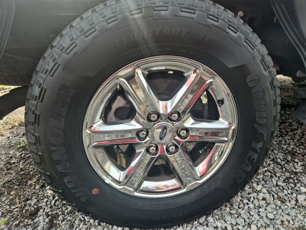Used 2025 Gray Metallic Ford XLT image 26