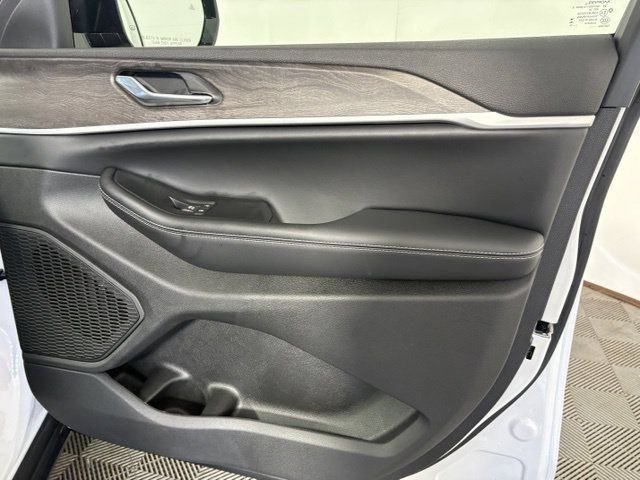 New 2026 White Jeep Altitude image 15