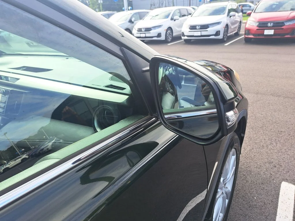 Used 2013 Green Toyota Limited image 39