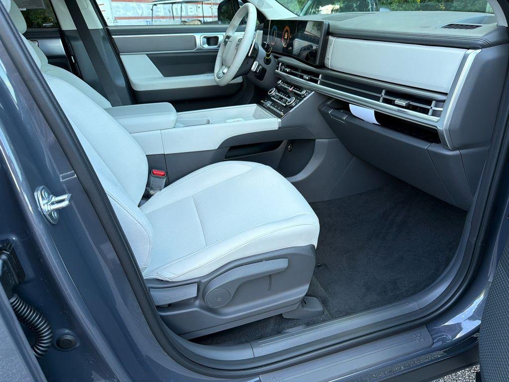 New 2027 Gray Hyundai SE FWD image 13