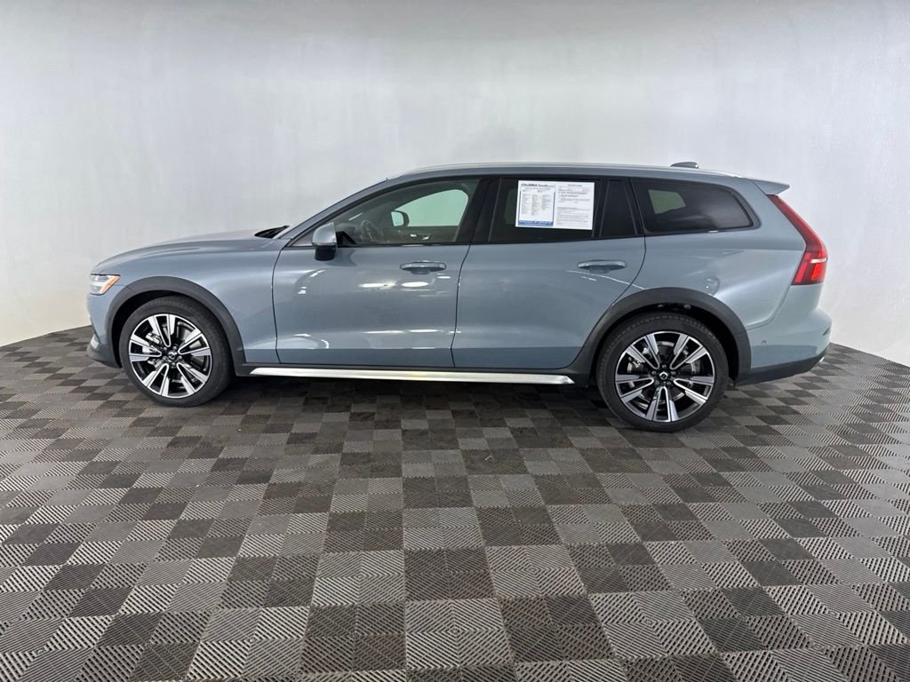 Used 2023 Gray Volvo Ultimate image 11